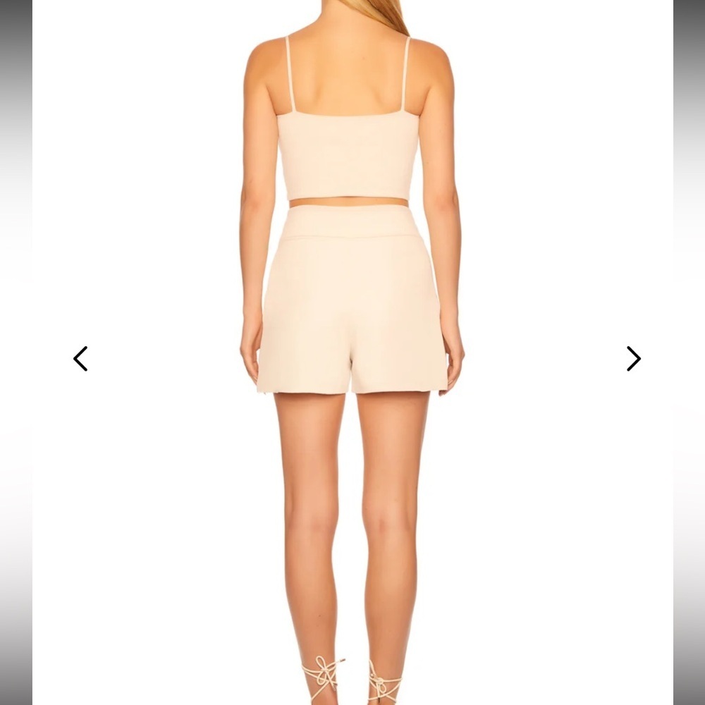 NWT Susana Monaco Pleated Short, Blanched Almond With Pockets in Size M - Picture 2 of 14